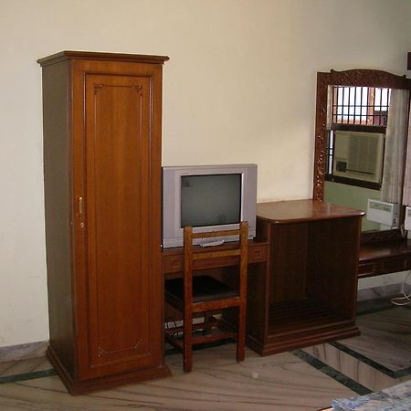 Lloyds Serviced Apartments,Krishna Street,T Nagar Madras Kamer foto