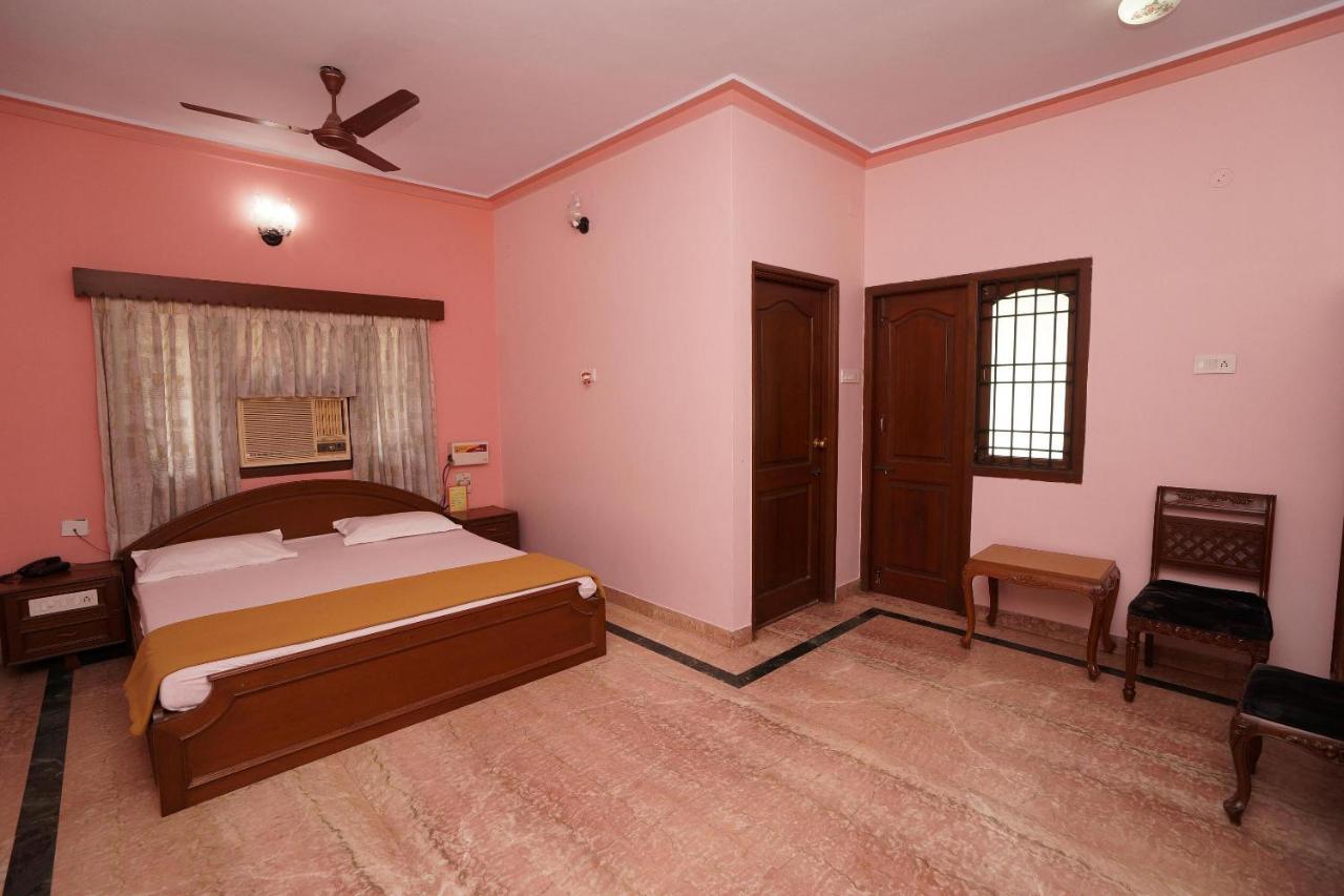 Lloyds Serviced Apartments,Krishna Street,T Nagar Madras Buitenkant foto