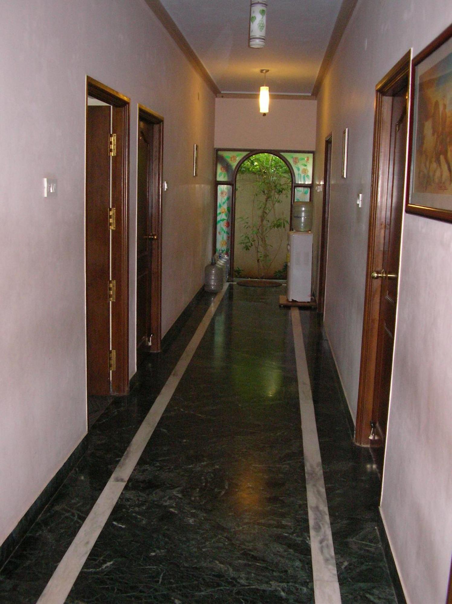 Lloyds Serviced Apartments,Krishna Street,T Nagar Madras Kamer foto