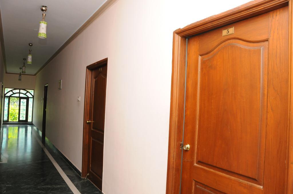 Lloyds Serviced Apartments,Krishna Street,T Nagar Madras Kamer foto