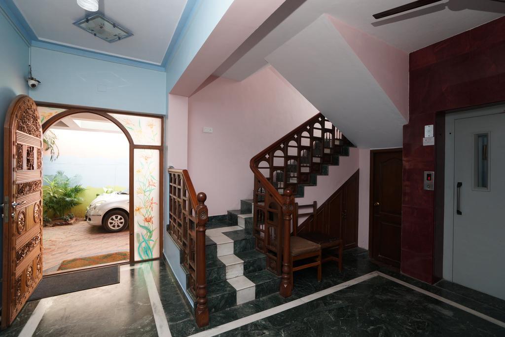 Lloyds Serviced Apartments,Krishna Street,T Nagar Madras Buitenkant foto