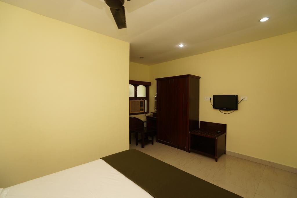 Lloyds Serviced Apartments,Krishna Street,T Nagar Madras Buitenkant foto
